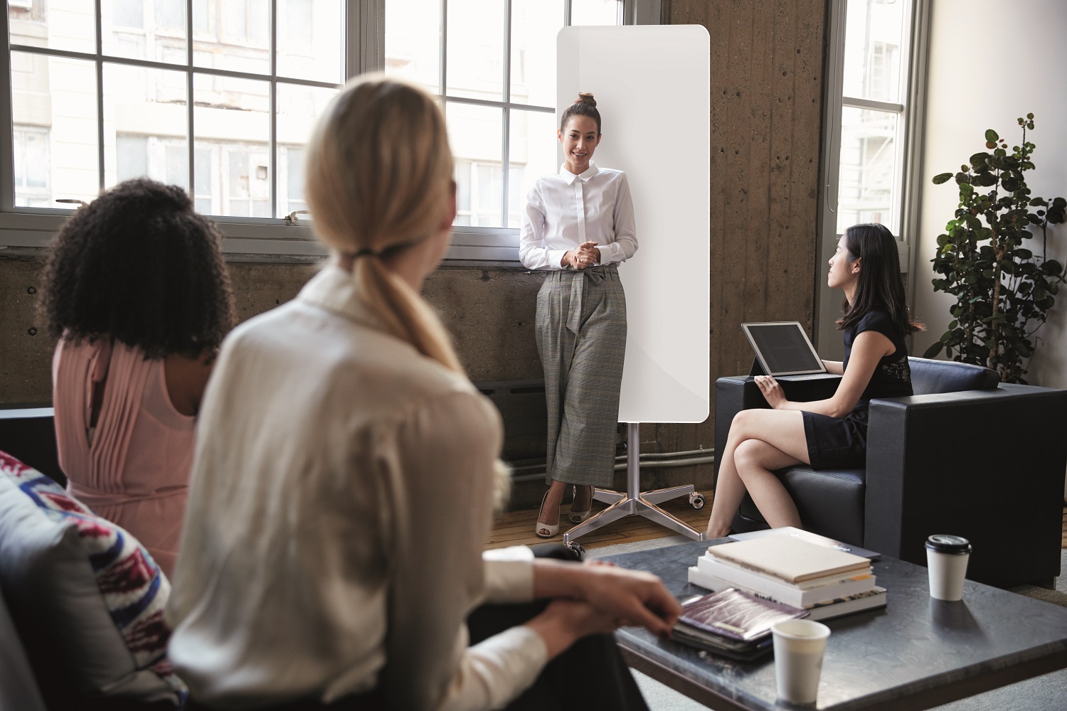 Le GLASSBOARD MOBILE vous permet d'écrire et dessiner partout.