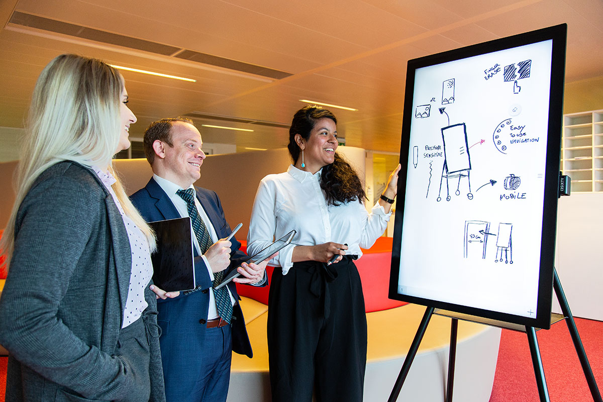 Le paperboard numérique i3SIXTY est le partenaire idéal pour travailler en équipe.